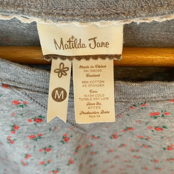 Matilda Jane Gray Crewneck Sweatshirt with Pink Layered Hem. Medium - Picture 8 of 8
